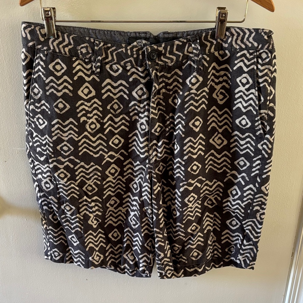 Vans Black & White Aztec Print Shorts, Size 34